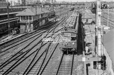 Photograph, George Coop, A day in Melbourne, Flinders Street yard, November 1962, 1962