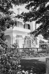 Photograph, George Coop, A day in Melbourne, northwest corner, Mont Albert and Balwyn roads, November 1962, 1962