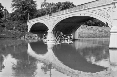 Photograph, George Coop, A day in Melbourne, Morell Bridge, South Yarra, November 1962, 1962