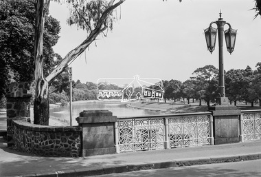 Photograph, George Coop, A day in Melbourne, Morell Bridge, South Yarra, November 1962, 1962