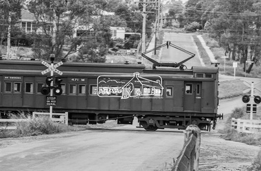 Photograph, Single Motor Carriage 471M  Tait (Red Rattler) train passing through the level crossing at Wattletree Road, Eltham, c.1970, 1970