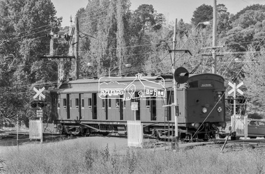 Photograph, George Coop, Single Motor Carriage 471M Tait train passes through the level crossing at Diamond Street approaching Eltham Station, March 1980, 1980