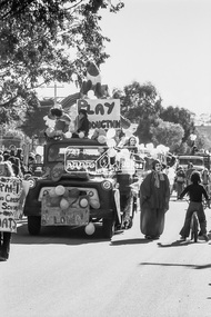 Photograph, Eltham Community Festival Grand Parade, Main Road near Arthur Street, Eltham, 6 August 1977, 1977