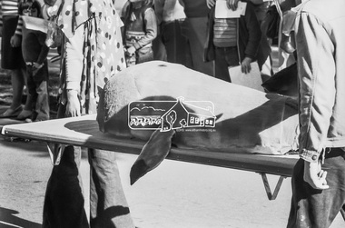 Photograph, Eltham Community Festival Grand Parade, Main Road near Arthur Street, Eltham, 6 August 1977, 1977