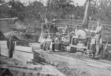 Photograph, Construction of the new concrete bridge over the Diamond Creek on Main Road, Eltham, c.May 1926