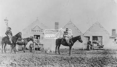 Photograph, William McLaughlin's Kangaroo Hotel, and Post Office, Eltham-Yarra Glen Road, Kangaroo Ground, c.1875