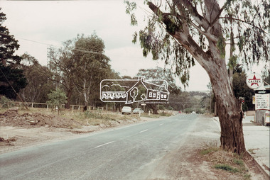 Photograph, Looking southwest along Main Road near intersection of Old Eltham Road, Lower Plenty, 1968