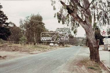 Photograph, Looking southwest along Main Road near intersection of Old Eltham Road, Lower Plenty, 1968, 1968