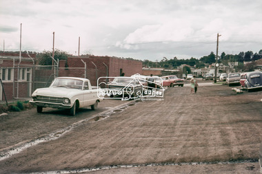 Photograph, Laneway running between Arthur Street and Luck Street (now Commercial Place), Eltham, c.6 May 1968, 1968