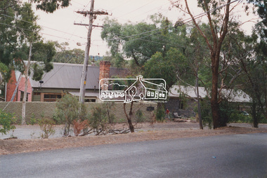 Photograph, Harry Gilham, Shoestring, Metery Road, Eltham, March 2004, 2004