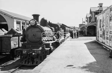 Photograph, VR Commissioner's Special train, steam locomotive D3-639 at Echuca Railway Station, 1962