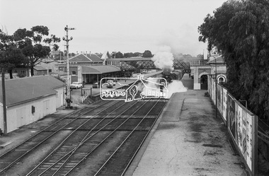 Photograph, Steam locomotive R-704 departing from Bendigo Railway Station, c.November 1962, 1962