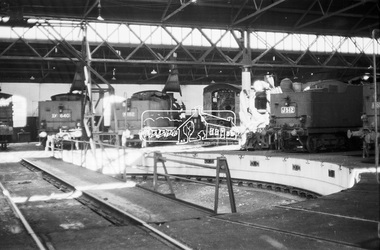 Photograph, Steam locomotives D3-640, K-182, K-158, J-512 and K-168 in the locomotive shed, Bendigo Railway Station, c.November 1962, 1962
