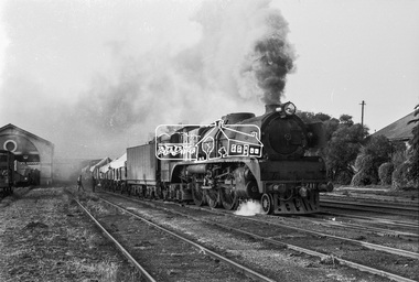 Photograph, Steam locomotive R-711, Echuca Railway Station, November 1963, 1963