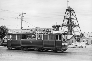 Photograph, Bendigo Tramways No. 7 en route to Golden Square passes the Central Deborah Gold Mining Co, High Street (Midland Highway) and Violet Street, Bendigo, January 1972, Jan 1972