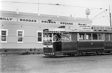 Photograph, Bendigo Tramways No. 7 en route to Golden Square on High Street near the intersection of Maple Street, Golden Square, January 1972, Jan 1972