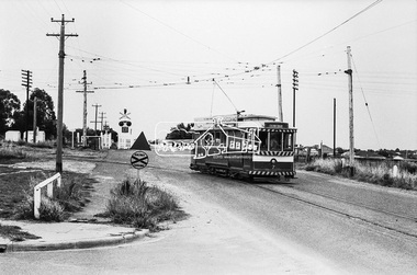 Photograph, Bendigo Tramways No. 7 departs from Thunder Street in North Bendigo en route to Golden Square, Bendigo, January 1972, Jan 1972