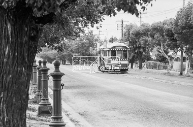 Photograph, Bendigo Tramways No. 26 en route to Eaglehawk outside Bendigo Cemetery, Carpenter street, Quarry Hill, January 1972, Jan 1972