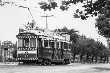 Photograph, Bendigo Tramways No. 26 en route to Eaglehawk outside the entrance to Bendigo Cemetery, Carpenter street, Quarry Hill, January 1972, Jan 1972