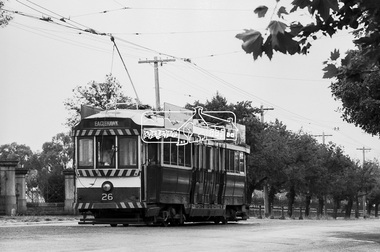 Photograph, Bendigo Tramways No. 26 en route to Eaglehawk outside the entrance to Bendigo Cemetery, Carpenter street, Quarry Hill, January 1972, Jan 1972