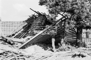 Photograph, Timber salvage during demolition of former Templestowe Cool Store, c.November 1974, November 1974