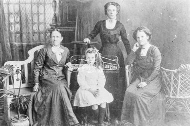 Photograph, L-R: Mrs Delaney and her daughter, Mrs Middleton and Mrs W. Heddle of Diamond Creek