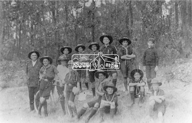 Photograph, Group portrait of Scouts, possibly Diamond Creek and Hurstbridge district, c.1920