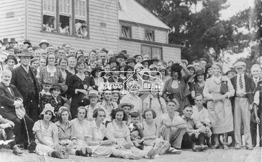 Photograph, Gathering at Upper Diamond Creek State School No. 2059, corner of Yates and Heidelberg Kinglake Roads, Upper Diamond Creek