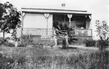 Photograph, Castledine family home, 226 Old Eltham Road, Lower Plenty