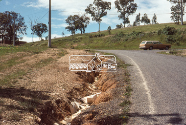 Photograph, Coolaroo Avenue at intersection with Pinnarro Close, Hurstbridge, c.November 1980, 1980