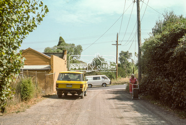 Photograph, Franklin Street at Main Road, Eltham, 1985