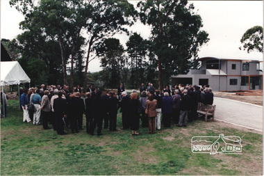 Photograph, Owner and Architect Ian Jelbart addressing the guests at the launch of the Kinloch Gardens development, 93 Arthur Street, Eltham, April 1998, April 1998
