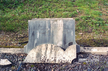 Negative - Photograph, Harry Gilham, Grave of Sarah and Phillip Shillinglaw, Eltham Cemetery, Victoria, Sep 2009