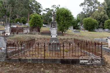 Photograph, Peter Pidgeon, Grave of Alfred and Margaret Armstrong, Eltham Cemetery, Victoria, 5 April 2021