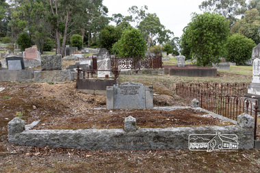 Photograph, Peter Pidgeon, Grave of George and Mary Knapman. Eltham Cemetery, Victoria, 5 April 2021