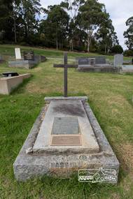 Photograph, Peter Pidgeon, Grave of Ian John Dingwall Hassall and Joan Eleanor Maud Hassall, Eltham Cemetery, Victoria, 5 April 2021