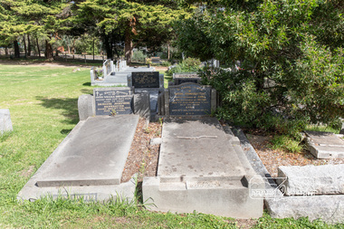 Photograph, Peter Pidgeon, Brinkkotter family graves, Eltham Cemetery, Victoria, 5 April 2021