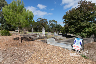 Photograph, Peter Pidgeon, View near entrance of Eltham Cemetery, Victoria, 5 April 2021