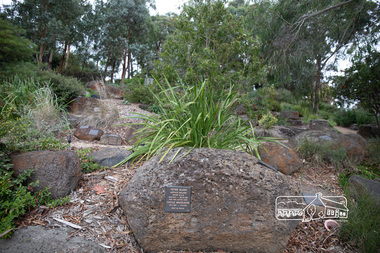 Photograph, Peter Pidgeon, Memorial to Peter Glass and Cecile Glass, Eltham Cemetery, Victoria, 5 April 2021