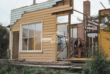 Slide, Joh Ebeli, Preserving parts of the old Baker's house, corner of York Street and Main Road, Eltham, c.Sep. 1979