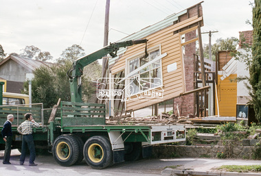 Slide, Joh Ebeli, Preserving parts of the old Baker's house, corner of York Street and Main Road, Eltham, c.Sep. 1979
