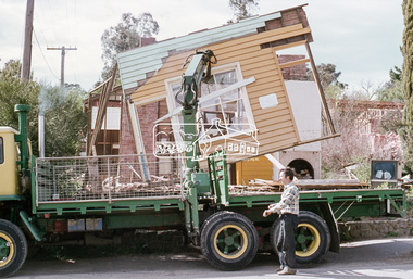 Slide, Joh Ebeli, Preserving parts of the old Baker's house, corner of York Street and Main Road, Eltham, c.Sep. 1979