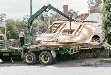 Slide, Joh Ebeli, Preserving parts of the old Baker's house, corner of York Street and Main Road, Eltham, c.Sep. 1979