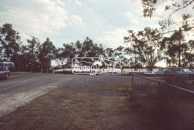 Slide, Mitchell Avenue looking towrads Montmorency South Primary School, c.Oct. 1980