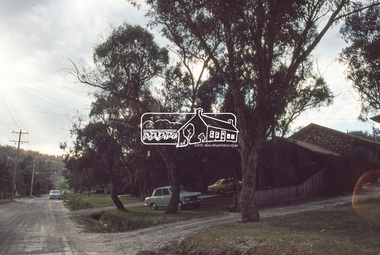 Slide, Quinn Estate looking west along Cressy Street, Montmorency near no. 29, c.Oct. 1980