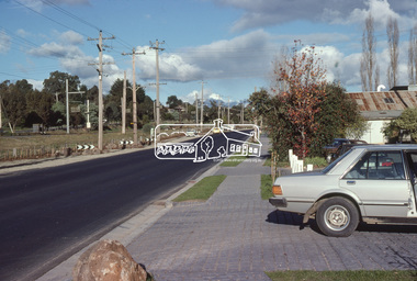 Slide, Road sealing: Para Road, Briar Hill, Jun. 1981