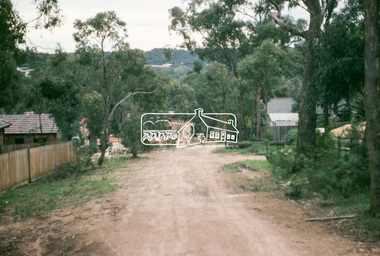 Photograph, Water Main Pipe Track (Madine Way-Bainbridge Drive), Eltham, 3 Sep 1981