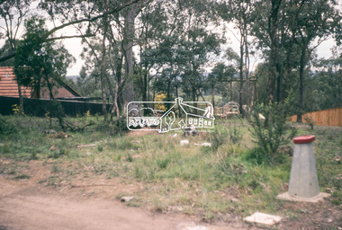 Photograph, Water Main Pipe Track (Madine Way-Eucalyptus Road), Eltham, 3 Sep 1981