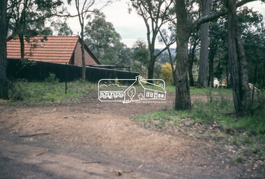 Photograph, Water Main Pipe Track (Madine Way-Eucalyptus Road), Eltham, 3 Sep 1981