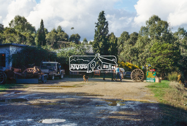 Photograph, Watson's Creek Antiques, Eltham-Yarra Glen Road, c.May 1988